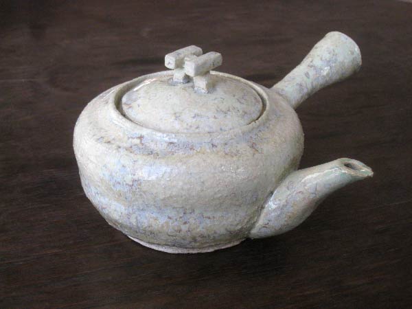 Teapot "Ise White" by Arthur Poor