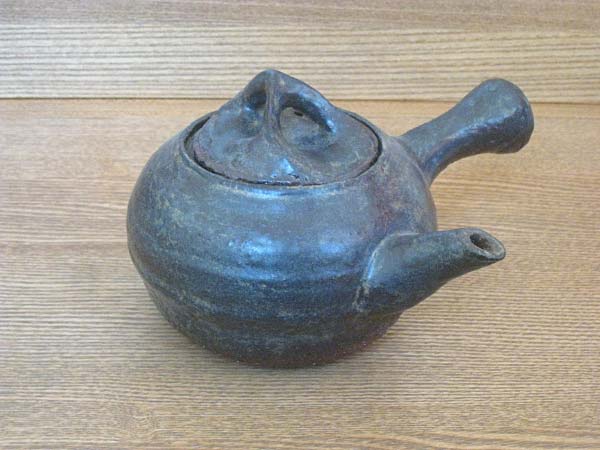 Teapot "Shizen Lava-Black " by Arthur Poor